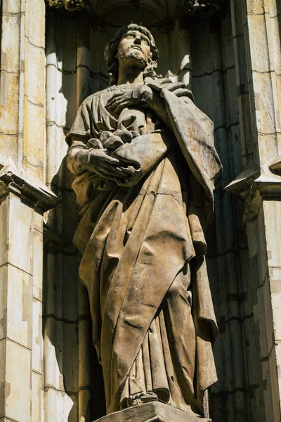 Sevilla España Agosto 2021 Estatua Fachada Catedral San Metropolitana Patriarcal — Foto de Stock