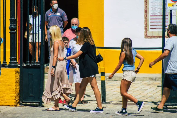 Sevilha Espanha Agosto 2021 Turistas Andando Pelas Ruas Sevilha Durante — Fotografia de Stock