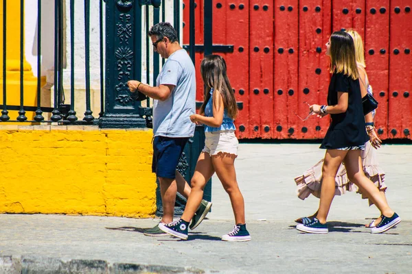 Sevilha Espanha Agosto 2021 Turistas Andando Pelas Ruas Sevilha Durante — Fotografia de Stock