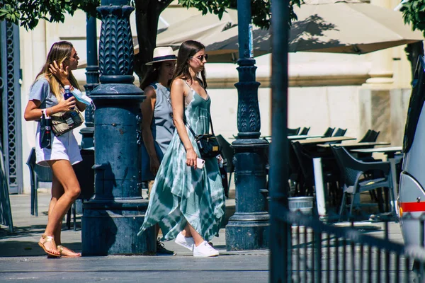 Sevilha Espanha Agosto 2021 Turistas Andando Pelas Ruas Sevilha Durante — Fotografia de Stock