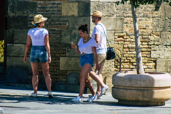 Севилья Испания Августа 2021 Года Туристы Гуляющие Улицам Севильи Время — стоковое фото