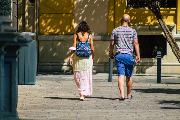 Sevilha Espanha Agosto 2021 Turistas Andando Pelas Ruas Sevilha Durante — Fotografia de Stock