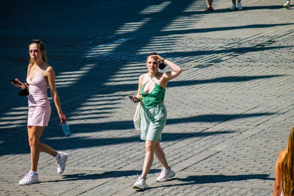 Sevilla España Agosto 2021 Turistas Caminando Por Las Calles Sevilla — Foto de Stock