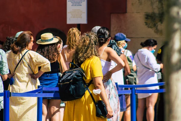 Sevilha Espanha Agosto 2021 Turistas Andando Pelas Ruas Sevilha Durante — Fotografia de Stock