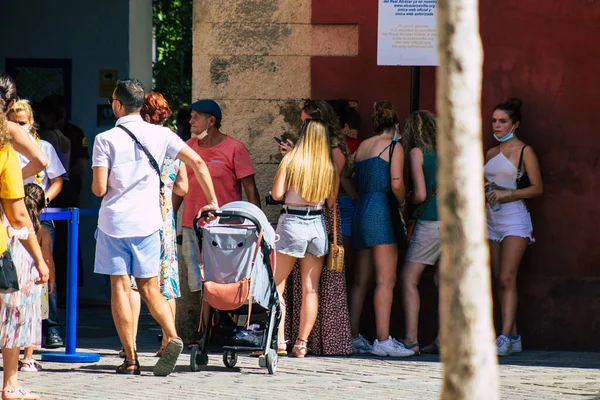 Sevilla Automatische Übersetzung Spanien August 2021 Touristen Die Während Des — Stockfoto