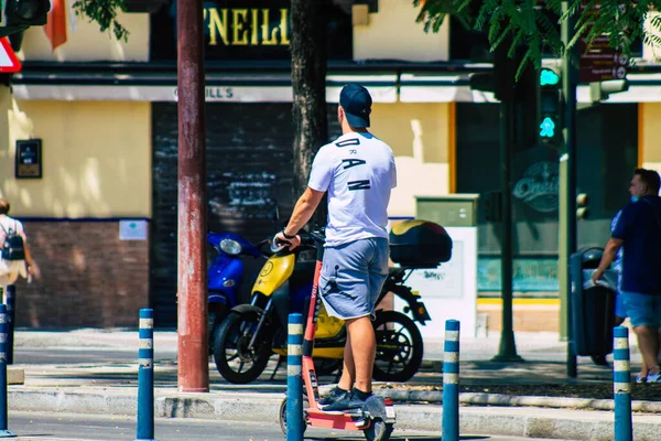 Sevilla España Agosto 2021 Personas Rodando Con Scooter Eléctrico Las — Foto de Stock