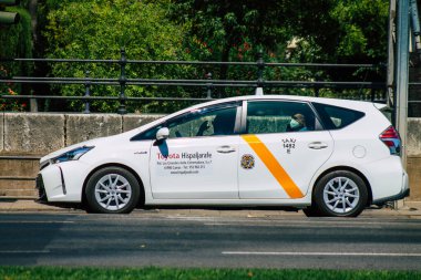 Sevilla İspanya 28 Ağustos 2021 Sevilla caddelerinde Coronavirus salgını sırasında İspanya 'ya maske takarak gitmek zorunludur.