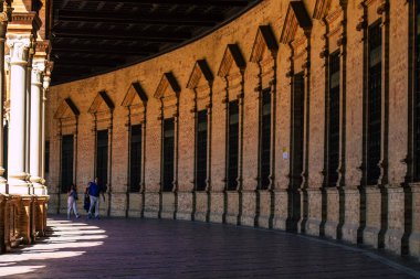 Seville İspanya 28 Ağustos 2021 İspanya Plaza, Endülüs Bölgesi 'nin başkenti ve sembolik bir şehir olan Seville' deki Maria Luisa parkında yer alan bir mimari komplekstir.