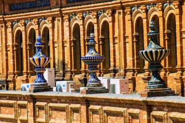 Seville İspanya 28 Ağustos 2021 İspanya Plaza, Endülüs Bölgesi 'nin başkenti ve sembolik bir şehir olan Seville' deki Maria Luisa parkında yer alan bir mimari komplekstir.