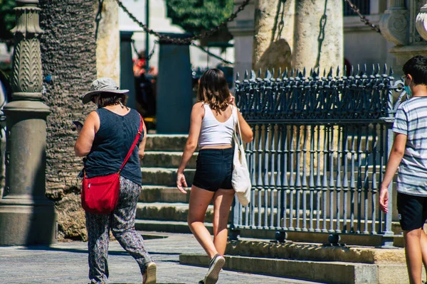 Sevilla Automatische Übersetzung Spanien August 2021 Fußgänger Den Straßen Von — Stockfoto