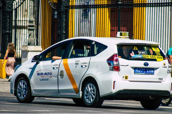 Sevilla Automatische Übersetzung Spanien September 2021 Taxi Fahren Durch Die — Stockfoto