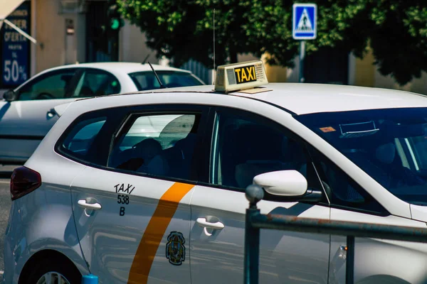 Sevilla Spanyolország Szeptember 2021 Taxi Áthajt Sevilla Utcáin Koronavírus Járvány — Stock Fotó