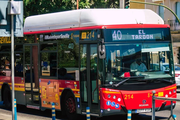 Sewilla Hiszpania Września 2021 Autobus Jadący Ulicami Sewilli Podczas Epidemii — Zdjęcie stockowe
