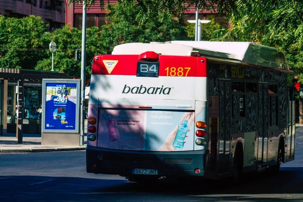 Sewilla Hiszpania Września 2021 Autobus Jadący Ulicami Sewilli Podczas Epidemii — Zdjęcie stockowe