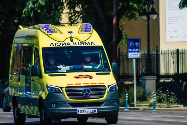 Sevilla España Septiembre 2021 Ambulancia Que Circula Por Las Calles —  Fotos de Stock