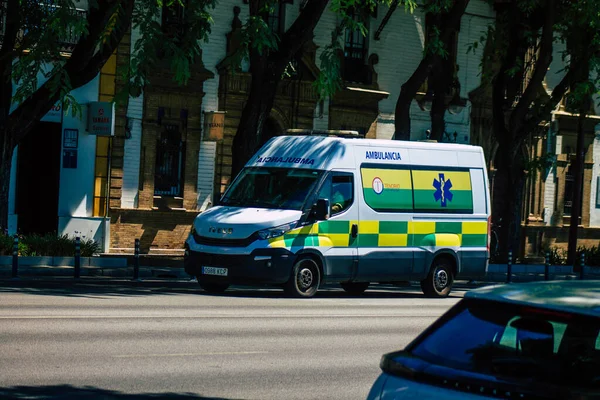 Sevilla España Septiembre 2021 Ambulancia Que Circula Por Las Calles — Foto de Stock