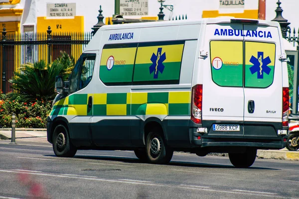 Sevilha Espanha Setembro 2021 Ambulância Pelas Ruas Sevilha Durante Surto — Fotografia de Stock