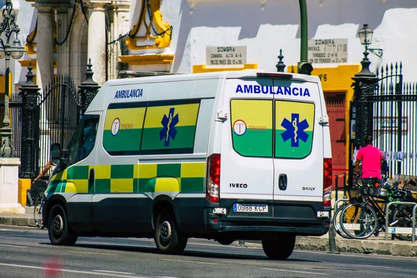 Sevilha Espanha Setembro 2021 Ambulância Pelas Ruas Sevilha Durante Surto — Fotografia de Stock