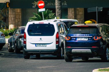 Seville İspanya Eylül 04, 2021 Sevilla caddelerinde trafik sıkışıklığı, sembolik bir şehir ve Endülüs Bölgesi 'nin başkenti, İspanya' nın güneyinde