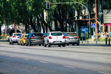 Seville İspanya Eylül 04, 2021 Sevilla caddelerinde trafik sıkışıklığı, sembolik bir şehir ve Endülüs Bölgesi 'nin başkenti, İspanya' nın güneyinde