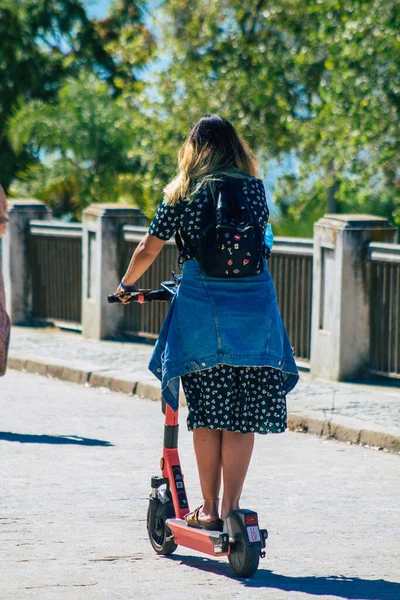 Севілья Іспанія Вересня 2021 Року Люди Які Катаються Електричним Скутером — стокове фото
