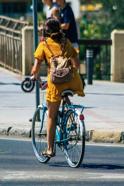 Севилья Испания Сентября 2021 Года Люди Катаются Велосипеде Улицам Севильи — стоковое фото