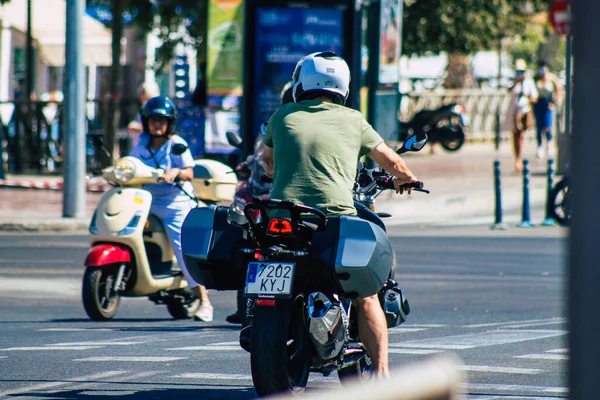 Sevilla Automatische Übersetzung Spanien September 2021 Menschen Rollen Mit Einem — Stockfoto