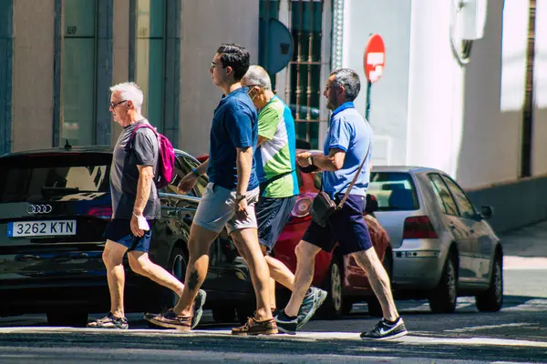 Sevilla España Septiembre 2021 Los Peatones Caminan Por Calle Cruce —  Fotos de Stock