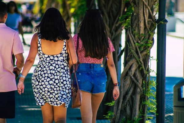 Sevilla Spanien September 2021 Fotgängare Promenader Gatan Utbrottet Coronavirus Slår — Stockfoto