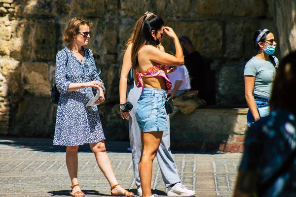 Sevilla Španělsko Září 2021 Chodci Procházející Ulici Během Epidemie Koronaviru — Stock fotografie