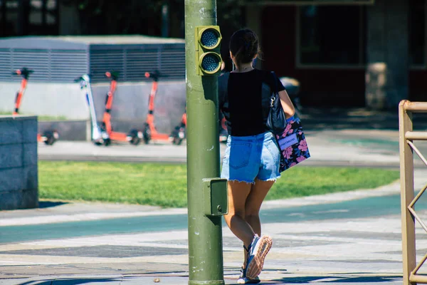 Sevilha Espanha Setembro 2021 Pedestres Andando Rua Durante Surto Coronavírus — Fotografia de Stock