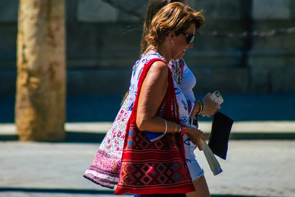 Siviglia Spagna Settembre 2021 Persone Provenienti Matrimonio Tradizionale Che Passeggiano — Foto Stock