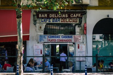 Seville İspanya 4 Eylül 2021 İspanya 'nın güneyinde, sembolik şehir ve Endülüs Bölgesi' nin başkenti Sevilla şehrinde yer alan bina.