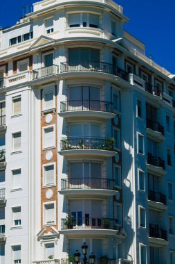 Seville İspanya 4 Eylül 2021 İspanya 'nın güneyinde, sembolik şehir ve Endülüs Bölgesi' nin başkenti Sevilla şehrinde yer alan bina.