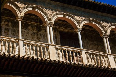 Sevilla İspanya 4 Eylül 2021 Sevilla Alcazar ve bahçeleri Müslüman döneminden kalma güçlendirilmiş bir saray. İspanya 'daki Mudejar mimarisinin en parlak örneği olarak kabul ediliyor.