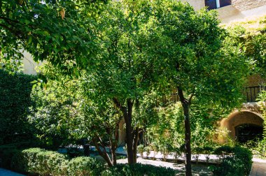 Sevilla İspanya 4 Eylül 2021 Sevilla Alcazar ve bahçeleri Müslüman döneminden kalma güçlendirilmiş bir saray. İspanya 'daki Mudejar mimarisinin en parlak örneği olarak kabul ediliyor.