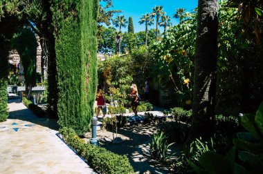 Sevilla İspanya 4 Eylül 2021 Sevilla Alcazar ve bahçeleri Müslüman döneminden kalma güçlendirilmiş bir saray. İspanya 'daki Mudejar mimarisinin en parlak örneği olarak kabul ediliyor.