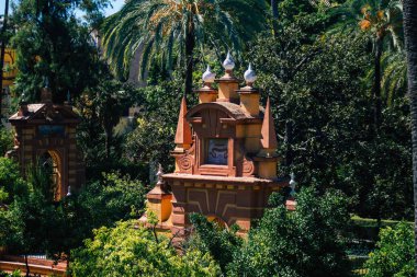 Sevilla İspanya 4 Eylül 2021 Sevilla Alcazar ve bahçeleri Müslüman döneminden kalma güçlendirilmiş bir saray. İspanya 'daki Mudejar mimarisinin en parlak örneği olarak kabul ediliyor.