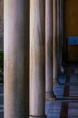 Sevilla İspanya 4 Eylül 2021 Sevilla Alcazar ve bahçeleri Müslüman döneminden kalma güçlendirilmiş bir saray. İspanya 'daki Mudejar mimarisinin en parlak örneği olarak kabul ediliyor.