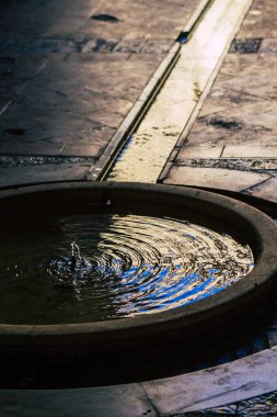 Sevilla İspanya 4 Eylül 2021 Sevilla Alcazar ve bahçeleri Müslüman döneminden kalma güçlendirilmiş bir saray. İspanya 'daki Mudejar mimarisinin en parlak örneği olarak kabul ediliyor.