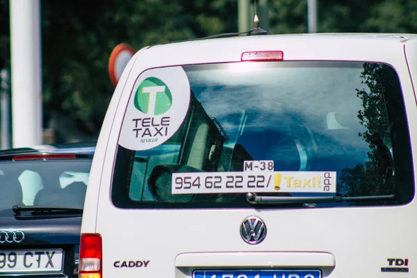 Sevilla Spanien September 2021 Taxi Kör Genom Gatorna Sevilla Utbrottet — Stockfoto