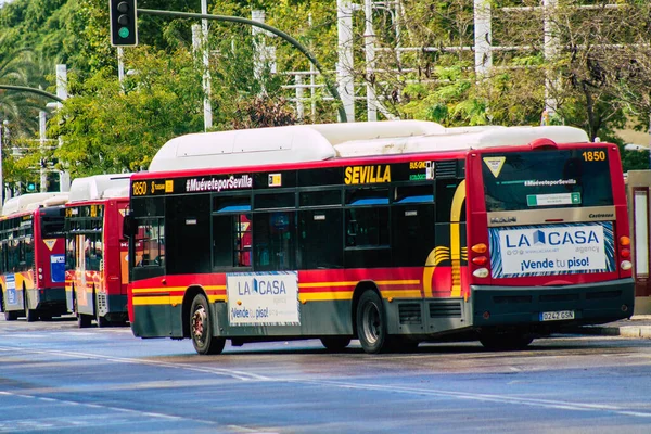 Sevilla Spanje September 2021 Bus Rijdt Door Straten Van Sevilla — Stockfoto