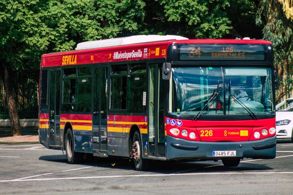 Seville Španělsko Září 2021 Autobus Projíždějící Ulicemi Sevilly Během Vypuknutí — Stock fotografie