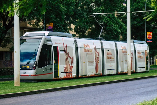 Sevilla España Septiembre 2021 Moderno Tranvía Eléctrico Para Pasajeros Que — Foto de Stock