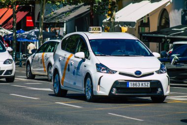 Sevilla İspanya 18 Eylül 2021 Sevilla caddelerinde Coronavirus salgını sırasında İspanya 'ya maske takarak gitmek zorunludur.