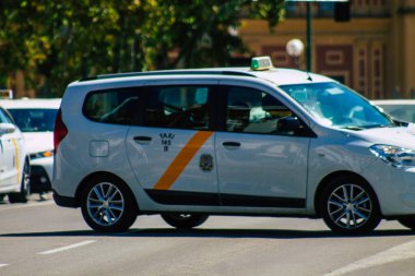 Sevilla İspanya 18 Eylül 2021 Sevilla caddelerinde Coronavirus salgını sırasında İspanya 'ya maske takarak gitmek zorunludur.