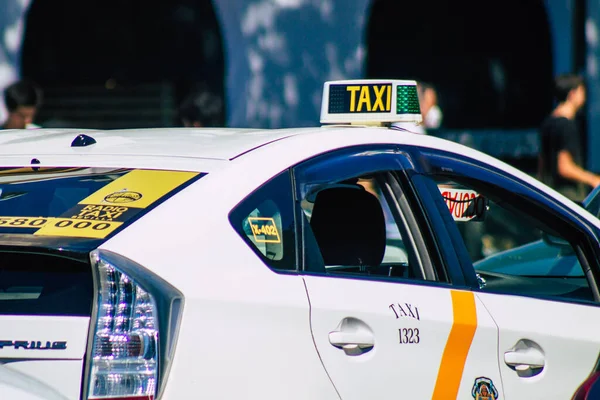 Севилья Испания Сентября 2021 Такси Проезжающее Улицам Севильи Время Вспышки — стоковое фото