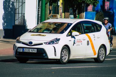 Sevilla İspanya 18 Eylül 2021 Sevilla caddelerinde Coronavirus salgını sırasında İspanya 'ya maske takarak gitmek zorunludur.