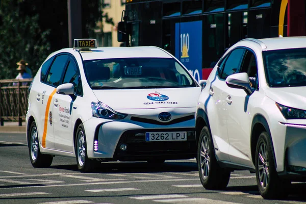 Sevilla İspanya 18 Eylül 2021 Sevilla caddelerinde Coronavirus salgını sırasında İspanya 'ya maske takarak gitmek zorunludur.