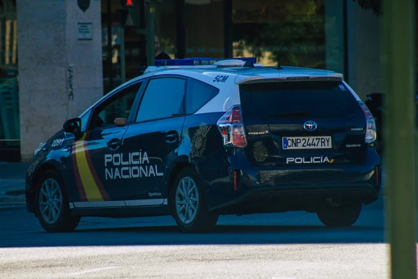 2021年9月18日西班牙塞维利亚 在西班牙爆发禽流感期间 警察在塞维利亚街上巡逻 但在街上戴口罩不是强制性的 — 图库照片
